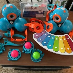 Dash the Robots and Accessories